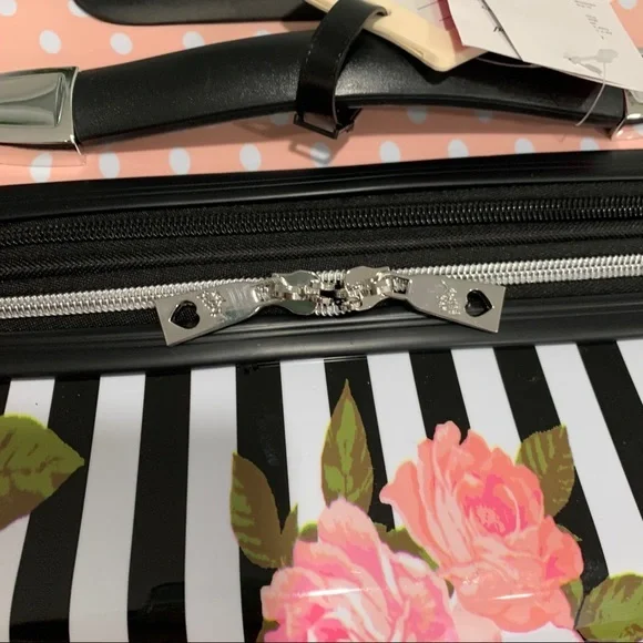 NWT Rare Betsey Johnson Floral Suitcase, Luggage, Travel Bag - 26” - Picture 7 of 10
